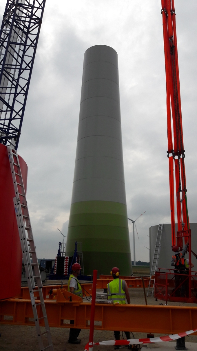 Opbouwen 126 meter hoge betonnen windmolen