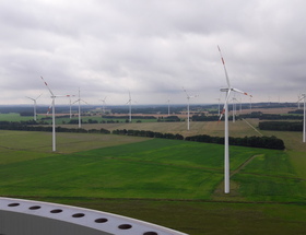 Opbouwen 126 meter hoge betonnen windmolen