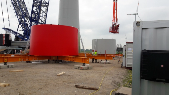 Opbouwen 126 meter hoge betonnen windmolen